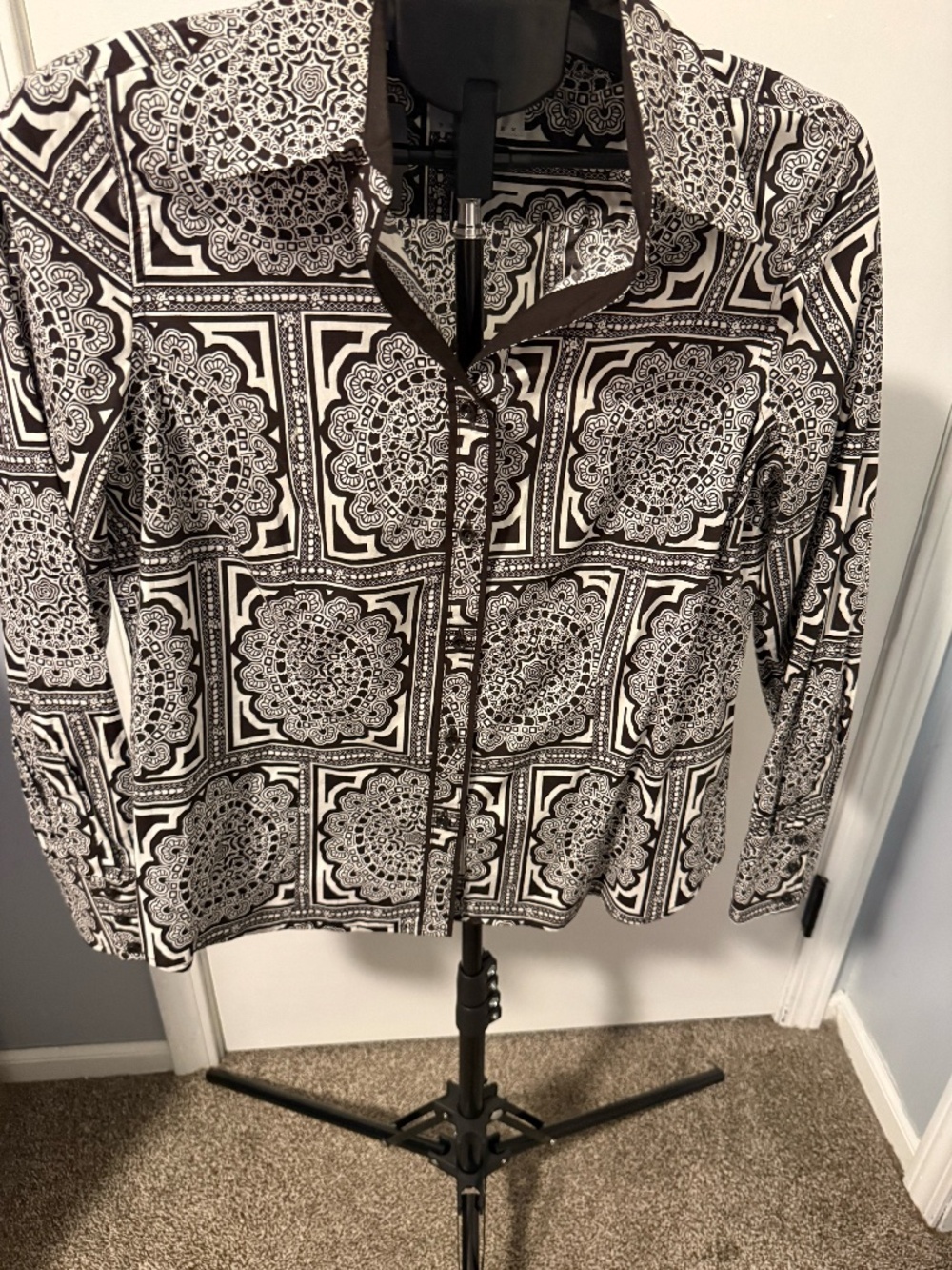 Talbots Brown & White Geometric / Medallion Print Stretch Shirt